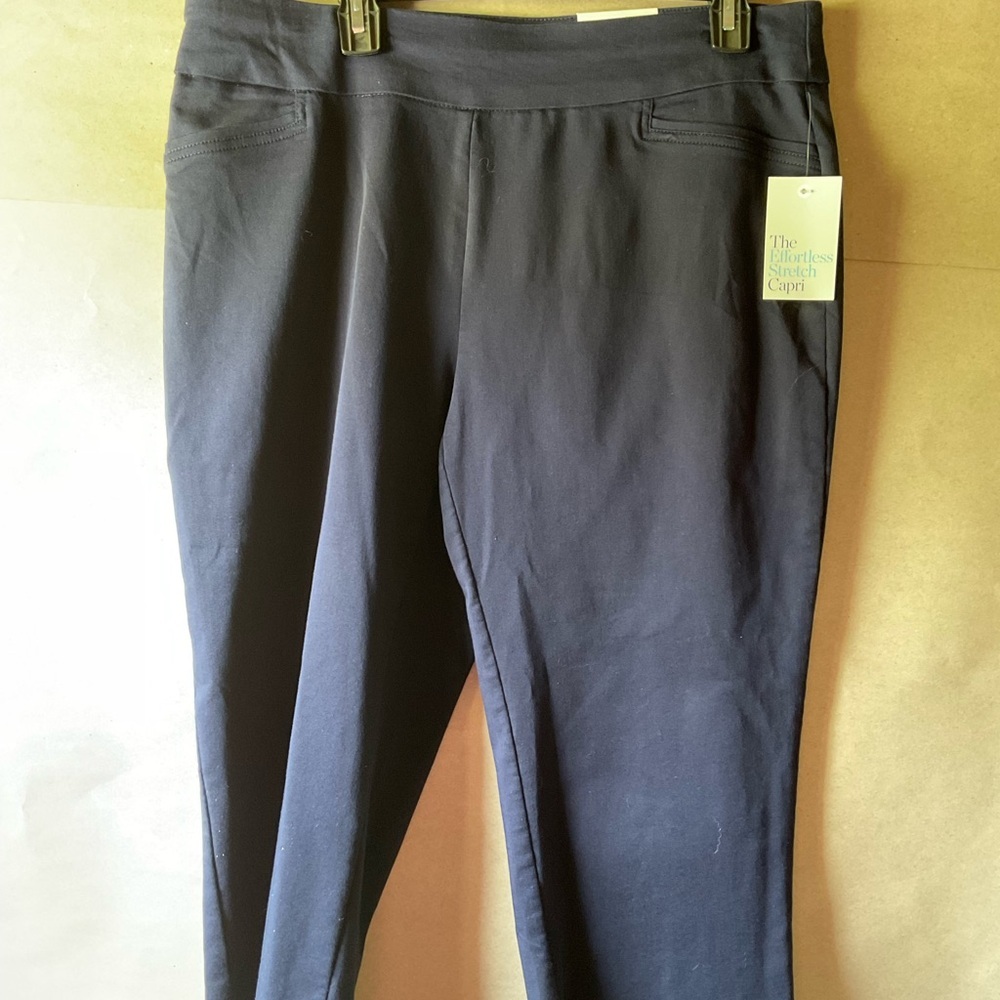 Croft & Barrow Capri Pants. Navy blue. NWT Size 12 - Picture 3 of 6